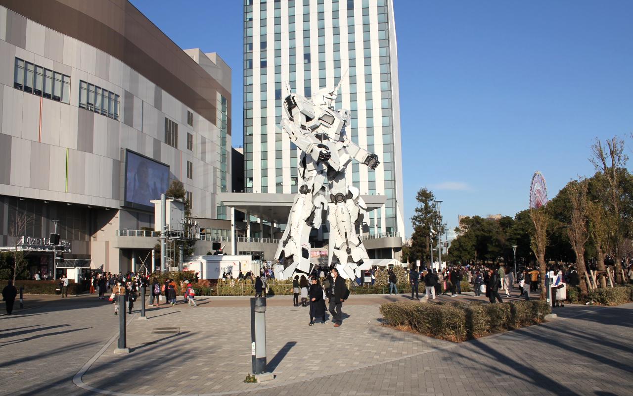 Life-sized Gundam statue