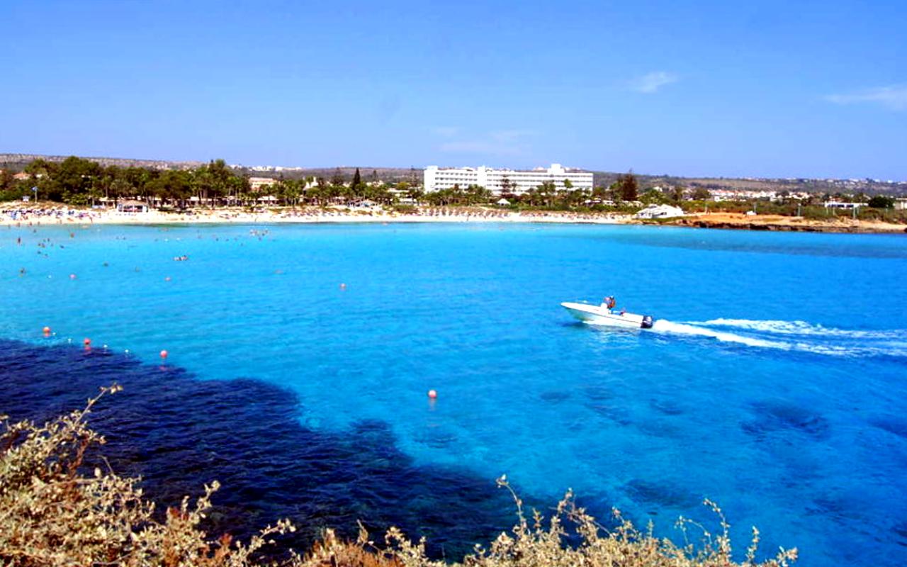Nissi Bay